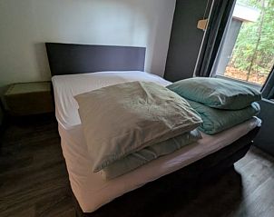 Vakantiehuis in Heerle met knusse slaapkamer en serene omgeving.