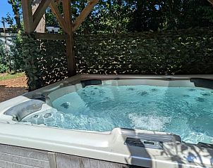 Vakantiehuis in Heerle met luxe jacuzzi in de buitenlucht.