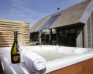 Verblijf 4501130 • Vakantiewoning Noordzeekust • 8 pers villa met jacuzzi! 