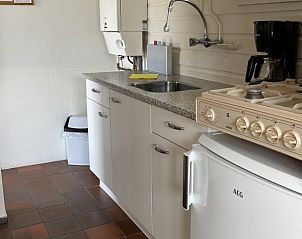 Moderne keuken in De Vlinder vakantiehuis, Schoorl met apparatuur
