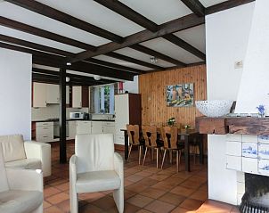 Open woonkamer en eetruimte in vakantiehuis Maria, Schoorl