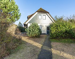 Vooraanzicht van Duynopgangh 46 Julianadorp aan Zee, vakantiehuis aan de Noordzeekust.