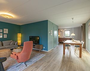 Stijlvolle eetkamer in Duynopgangh 46 Julianadorp aan Zee, vakantiehuis Noordzeekust.