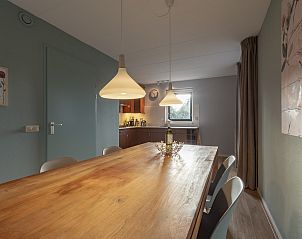 Moderne keuken in Duynopgangh 46 Julianadorp aan Zee, vakantiehuis aan de Noordzeekust.