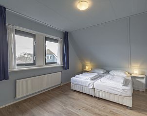 Grote slaapkamer met uitzicht in Duynopgangh 46 Julianadorp aan Zee, vakantiehuis.