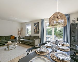 Stijlvolle eetkamer in Duynopgangh 16 Julianadorp aan Zee, vakantiehuis in Julianadorp, Noordzeekust, Noord-Holland.