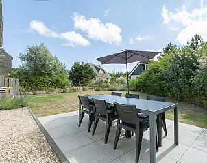 Tuin met zitgedeelte bij Duynopgangh 16 Julianadorp aan Zee, vakantiehuis in Julianadorp, Noord-Holland.