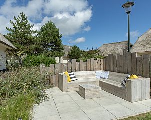 Zitplek in de tuin van Duynopgangh 16 Julianadorp aan Zee, vakantiehuis in Julianadorp, Noordzeekust, Noord-Holland.