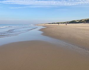 Rustig strand bij Duynopgangh 16 Julianadorp aan Zee, vakantiehuis aan de Noordzeekust, Noord-Holland.