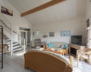 Gezellige woonkamer in vakantiehuis Ooghduyne 148 Julianadorp aan zee, Noord-Holland.