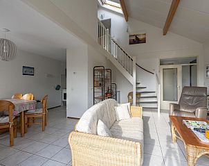 Eetruimte en woonkamer in vakantiehuis Ooghduyne 148 Julianadorp aan zee.