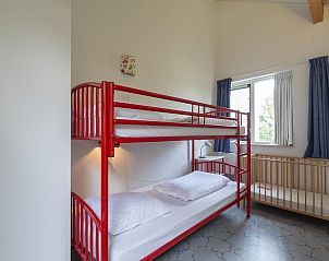 Kinderkamer met stapelbed in Ooghduyne 148 Julianadorp aan zee, Noordzeekust.