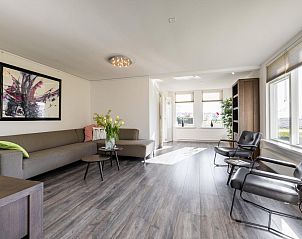 Zonnig terras van vakantiehuis Bollenzicht in Julianadorp, gelegen aan de Noordzeekust in Noord-Holland.