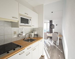 Moderne keuken in Strandslag 215 Julianadorp aan zee, vakantieverblijf aan de Noordzeekust.