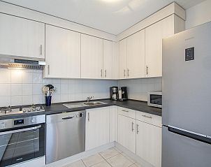 Moderne keuken in Ooghduyne 187 Julianadorp aan zee, vakantiehuis aan de Noordzeekust, Noord-Holland.