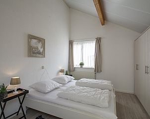 Gezellige slaapkamer met houten balken in Ooghduyne 187 Julianadorp aan zee, vakantiehuis.