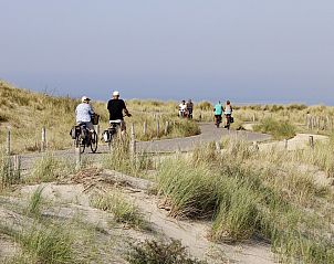 Fietspad door de duinen nabij Strandslag 103 Julianadorp aan Zee, vakantiehuis Noordzeekust.