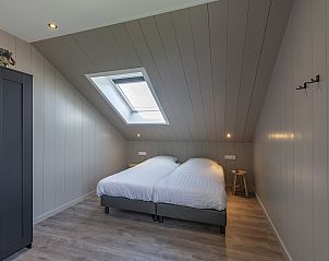 Tweede slaapkamer op de bovenverdieping van Wellness Villa Lotje, vakantiehuis in Julianadorp.