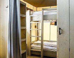 Stapelbed in Strandtent 6 personen, Julianadorp, ideaal voor een familievakantie aan de Noordzeekust.