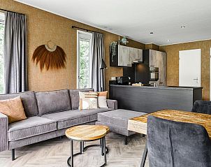 Open keuken en woonkamer in Strandhuisje 4 personen, Julianadorp, Noordzeekust, Noord-Holland.