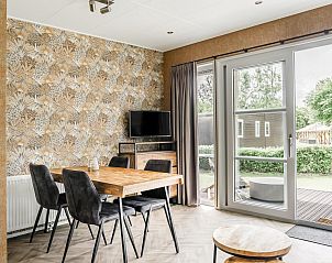 Eethoek met uitzicht in Strandhuisje 4 personen, Julianadorp, nabij de Noordzeekust.