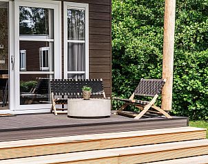 Terras van Strandhuisje 4 personen in Julianadorp, met zitgelegenheid aan de Noordzeekust.