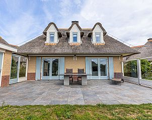 Zonnig terras van Vrijstaande woning in Julianadorp, vakantiehuis bij de Noordzeekust, Noord-Holland.
