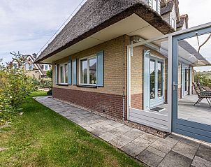 Zijaanzicht van Vrijstaande woning in Julianadorp, vakantiehuis met ruime tuin, Noordzeekust, Noord-Holland.