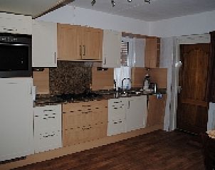 Moderne Kche im Woonhuis familie Buis, Ferienhaus in Egmond aan Zee, ideal fr Ferien an der nordhollndischen Kste.