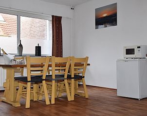Gemtliche Essecke im Family House Buis, Ferienhaus in Egmond aan Zee in der Nhe der Nordseekste.