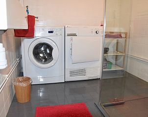 Praktische Waschkche im Haus der Familie Buis, Ferienhaus in Egmond aan Zee, Nordholland.