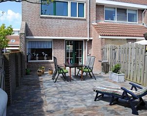 Sonnenterrasse im Familienhaus Buis, Ferienhaus in Egmond aan Zee an der Nordseekste.
