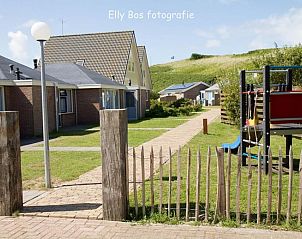 Luchtfoto van Callantsoog de Seinpost nr 9, vakantiehuis aan de Noordzeekust, Noord-Holland.