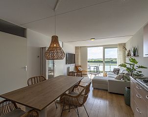 Modernes Esszimmer im Ferienhaus Duinerei B202 Groote Keeten, Callantsoog, Nordholland.