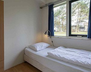 Moderne badkamer in vakantiehuis NH252, Callantsoog, Noordzeekust. Comfortabel en stijlvol sanitair in Noord-Hollandse vakantiewoning.