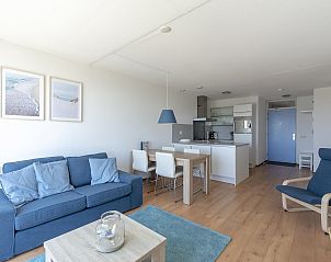 Modernes Wohnzimmer der Duinerei A202 Groote Keeten, Ferienhaus an der Nordseekste in Callantsoog, Nordholland.