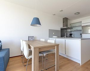 Esszimmer und Kche in der Duinerei A202 Groote Keeten, Ferienunterkunft an der Nordseekste in Callantsoog, Nordholland.