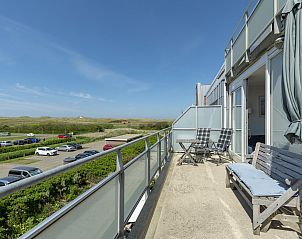 Balkon mit Blick auf die Natur in der Duinerei A202 Groote Keeten, Ferienunterkunft an der Nordseekste in Callantsoog, Nordholland.