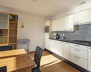 Moderne keuken in Duinerei B301 Groote Keeten, Noordzeekust, Noord-Holland.