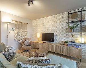 Stylish sitting area in Strandleven 006 Groote Keeten, Callantsoog, with modern art on the wall.