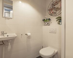 Attractive toilet in Beach Life 006 Groote Keeten, vacation home in Callantsoog, with modern furnishings.