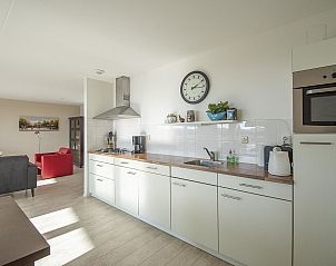 Modern kitchen in Beach Life 103 Groote Keeten vacation home in Callantsoog with all amenities.