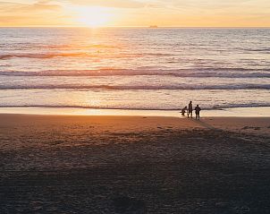 Atemberaubender Sonnenuntergang an der Nordseekste, in der Nhe von Wijde Blick 103 Callantsoog, Nordholland.