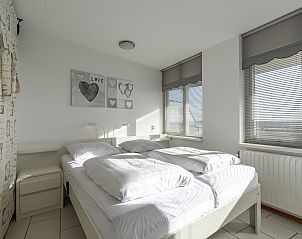 Comfortable bedroom in vacation home Wijde Blick 205 Callantsoog, restful nights on the North Sea coast.