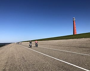 Cycling along the coast at Callantsoog, near Wijde Blick 205, ideal for an active vacation.