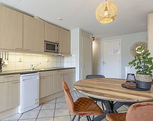 Stylish dining area in Wijde Blick 309 Callantsoog, vacation home on the North Sea coast in North Holland.