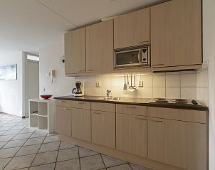 Moderne keuken van Wijde Blick 310 Callantsoog, vakantiehuis aan de Noordzeekust in Noord-Holland