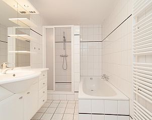 Stylish bathroom in Wijde Blick 311 Callantsoog, vacation home on the North Sea coast in North Holland.