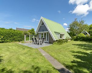 Privacyrijke tuin bij Sandepark 165 Groote Keeten vakantiehuis in Callantsoog, Noord-Holland.