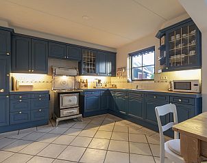 Gemtliche Kche und Wohnzimmer in Buitenplaats 062 Callantsoog an der Nordseekste.